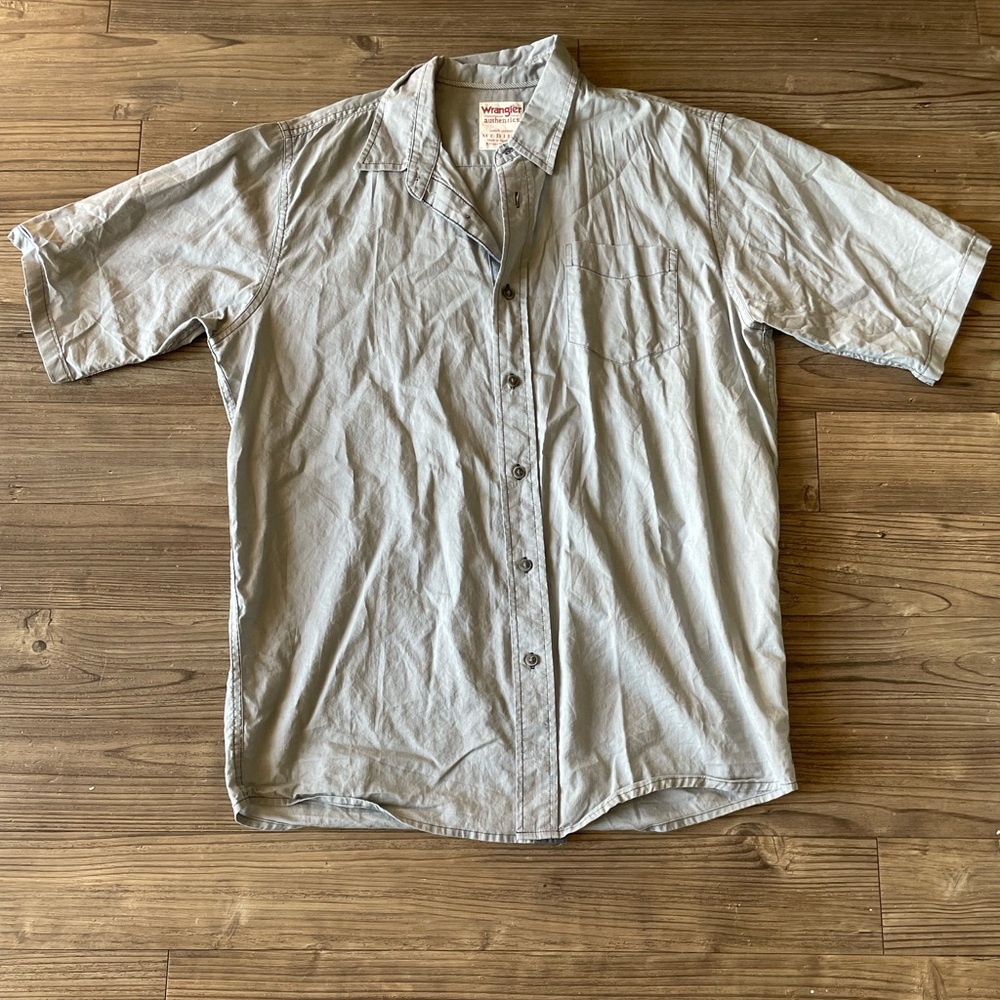 Wrangler Men's Light Gray Casual Button Down Shirt